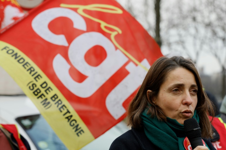 La secrétaire générale de la CGT Sophie Binet participe à une manifestation le 4 février 2025 à Paris