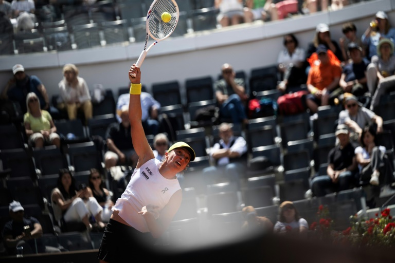 La Polonaise Iga Swiatek lors de son match contre Elisabetta Cocciaretto au Masters 1000 de Rome, le 8 mai 2025.