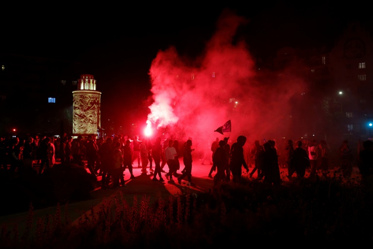 La joie des supporters parisiens après la qualification du PSG pour la finale de la Ligue des champions, le 7 mai 2025 à Paris