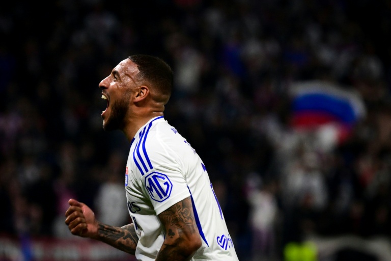 Le milieu de terrain français de Lyon Corentin Tolisso après avoir marqué le deuxième but de son équipe lors d'un match de L1 contre Rennes, au Groupama Stadium de Décines-Charpieu, le 26 avril 2025