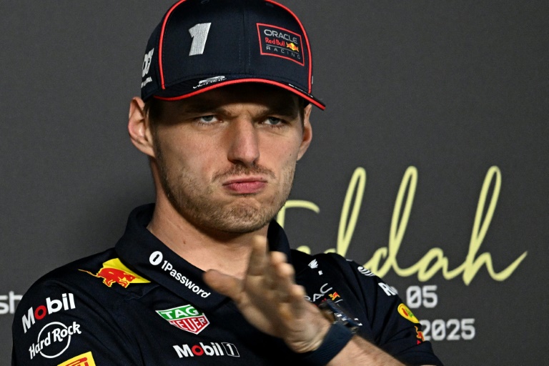 Le pilote néerlandais de Formule 1 Max Verstappen (Red Bull) lors d'une conférence de presse avant le Grand Prix d'Arabie saoudite à Jeddah le 17 avril 2025.