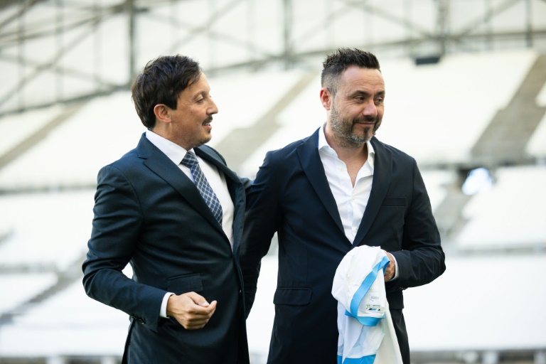 Le président Pablo Longoria officialse l'arrivée de l'entraîneur Roberto De Zerbi à la tête de Marseille, le 9 juillet 2024