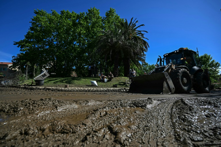 Au Lavandou, dans le Var, après des inondations dues à de violentes précipitations, le 20 mai 2025