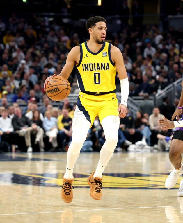 Tyrese Haliburton, le meneur des Indiana Pacers, lors d'un match de saison régulière de la NBA contre le Utah Jazz, à Indianapolis, le 4 avril 2025