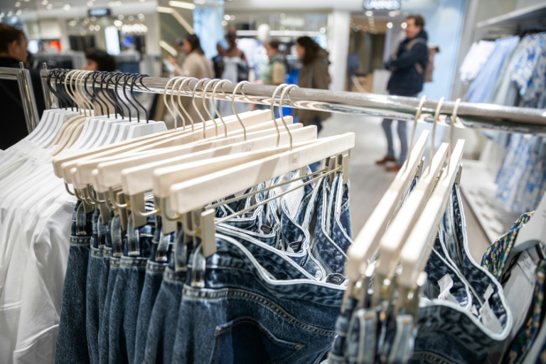 L'industrie textile est l'une des plus polluantes au monde, générant près de 10% des émissions de gaz à effet de serre (GES) mondiales