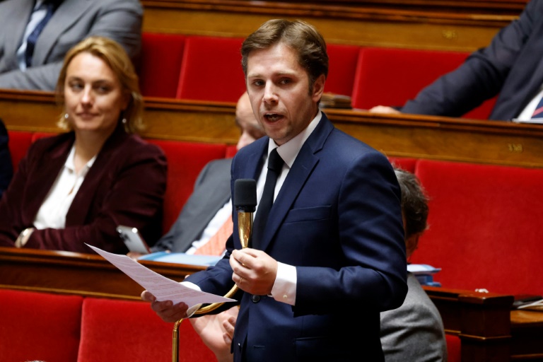 Le député Pieyre-Alexandre Anglade d'Ensemble pour la République s'exprime lors d'une séance de questions au gouvernement à l'Assemblée nationale, à Paris, le 13 mai 2025