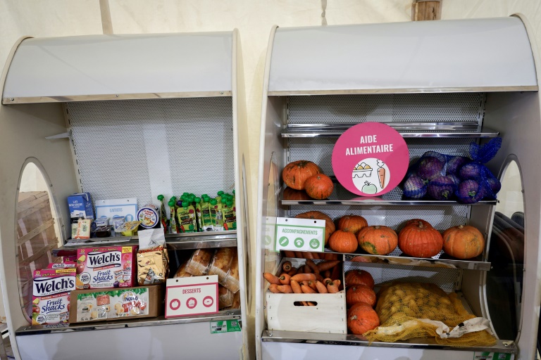 Un stand de distribution alimentaire des Restos du Coeur à Gennevilliers, au nord de Paris, le 19 novembre 2024