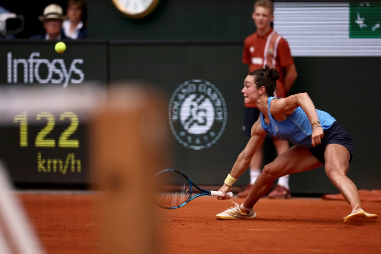 La Française Loïs Boisson lors de son match du simple dames à Roland-Garros contre l'Américaine Jessica Pegula, à Paris, le 2 juin 2025
