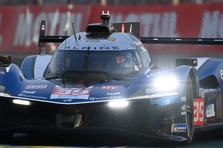 Le pilote allemand Mick Schumacher au volant de l'Alpine #36 lors de l'Hyperpole des 24h du Mans le 12 juin 2025 sur le circuit du Mans en France