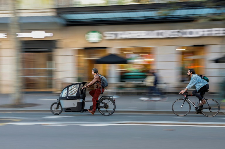 Des cyclistes boulevard Sébastopol à Paris, le 23 octobre 2024