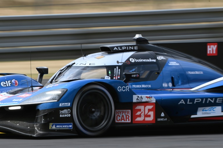 Le pilote autrichien Ferdinand Habsburg au volant de l'hypercar Alpine lors de la journée d'essais en prévision des 24H du Mans 2025 le 8 juin 2025 sur le circuit du Mans en France