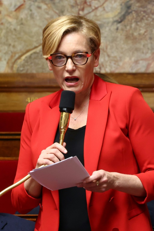 La députée Véronique Riotton s'exprime lors d'une séance de questions au gouvernement à l'Assemblée nationale, à Paris, le 5 mars 2024
