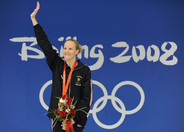 La nouvelle présidente du Comité international olympique (CIO), Kirsty Coventry, alors médaillée d'or sur 200 m dos aux JO de Pékin, le 16 août 2008