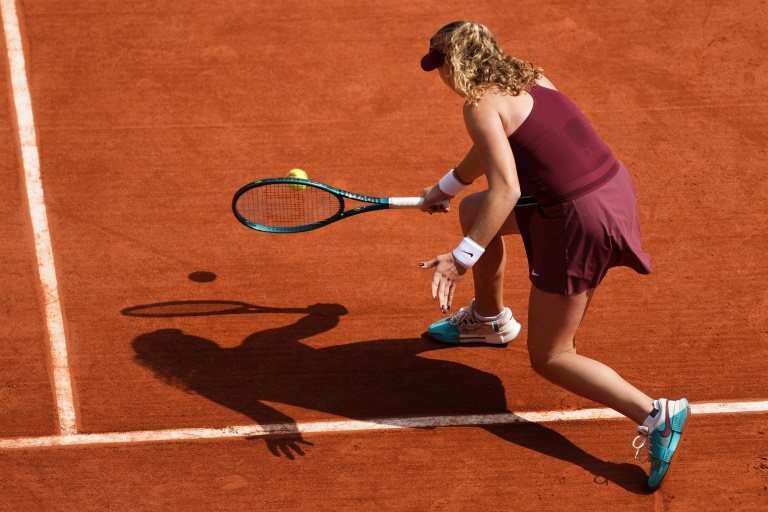 La Russe Mirra Andreeva, N.6 mondiale, en huitièmes de finale de Roland-Garros contre l'Australienne Daria Kasatkina le 3 juin 2025 à Paris