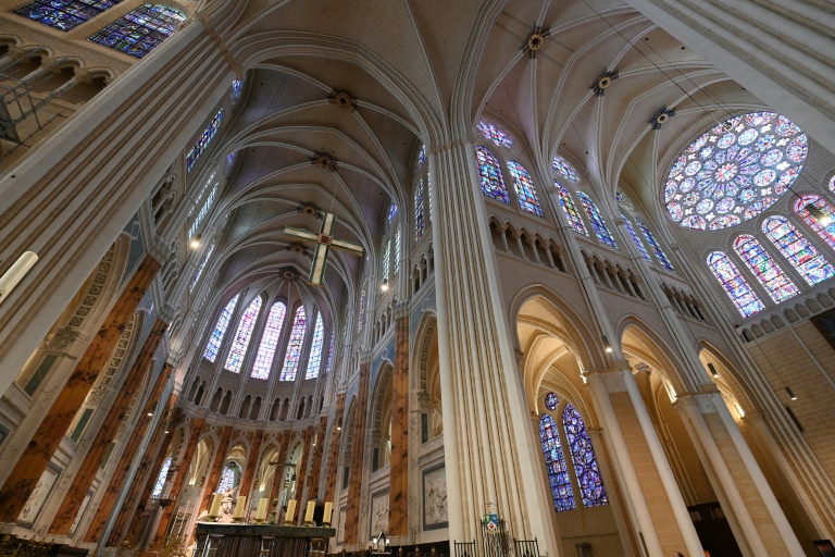 L'intérieur de la cathédrale de Chartres, le 5 juin 2025 en Eure-et-Loire