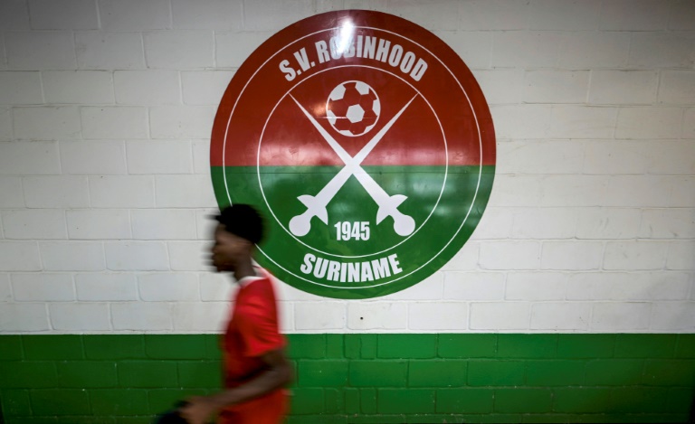 Le logo du club champion en titre du Suriname, le Sport Vereniging Robinhood à Paramaribo le 26 mai 2025