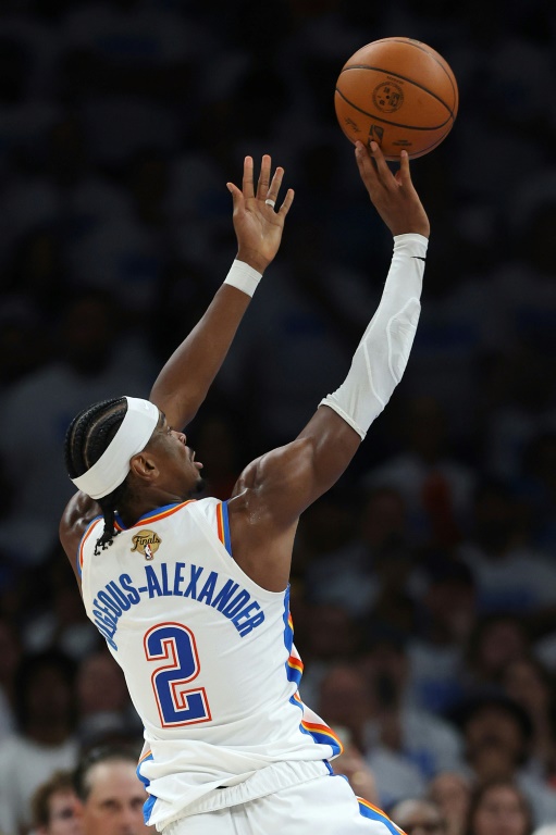 Shai Gilgeous-Alexander avec le Oklahoma City Thunder au cours du match 1 de la finale NBA contre les Indiana Pacers le 5 juin 2025 à Oklahoma City