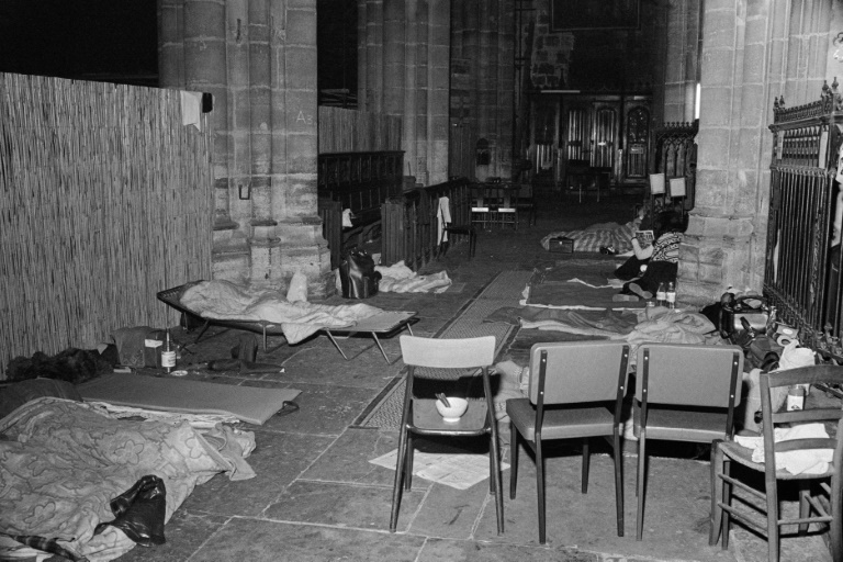 Des travailleuses du sexe occupent l'église de Saint-Nizier à Lyon  pour protester contre l'attitude répressive de la police à leur égard, le 6 juin 1975