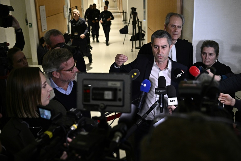 François Ruffin au tribunal correctionnel de Paris le 28 novembre 2024, lors du procès de l'ex-patron du renseignement intérieur Bernard Squarcini, condamné en mars 2025 notamment pour la surveillance de M. Ruffin entre 2013 et 2016 pour le compte de LVMH