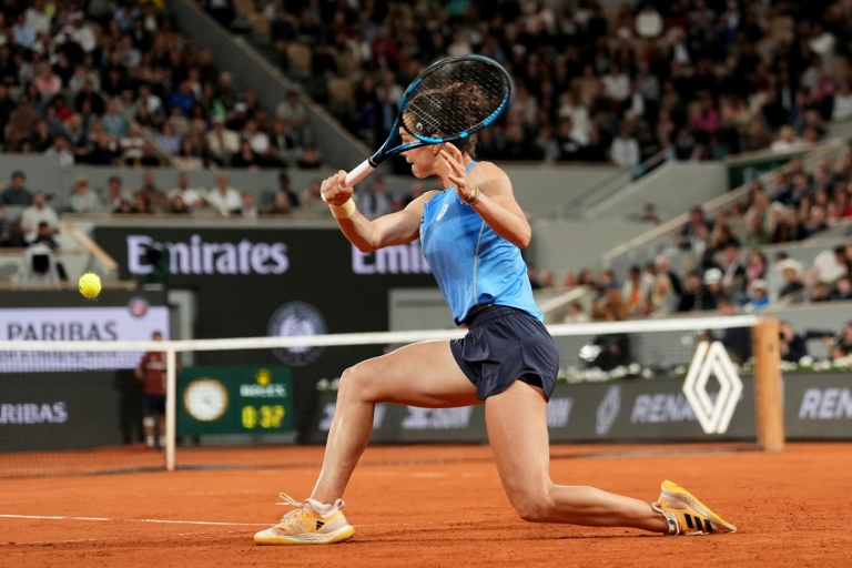 La Française Lois Boisson en quarts de finale de Roland-Garros contre la Russe Mirra Andreeva, N.6 mondiale, le 4 juin 2025 à Paris