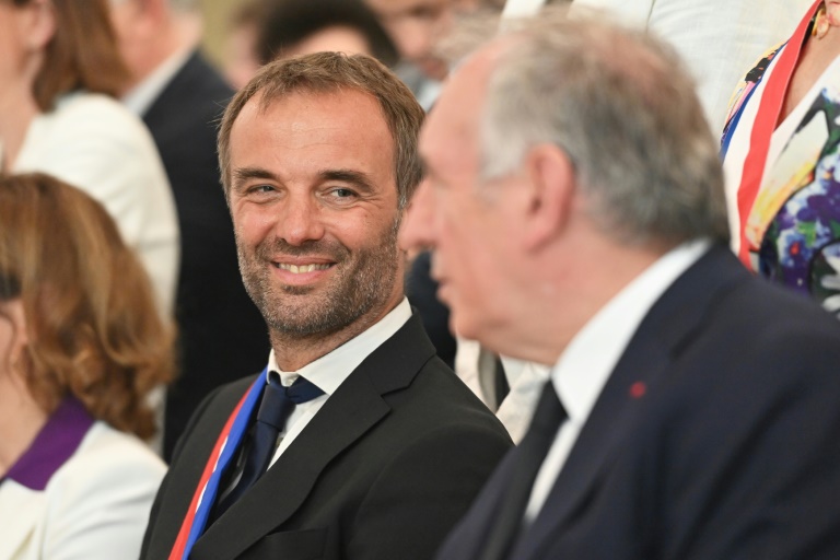 Le maire de Montpellier Michaël Delafosse, à gauche, avec le Premier ministre François Bayrou, à droite, le 6 juin 2025, à Montpellier