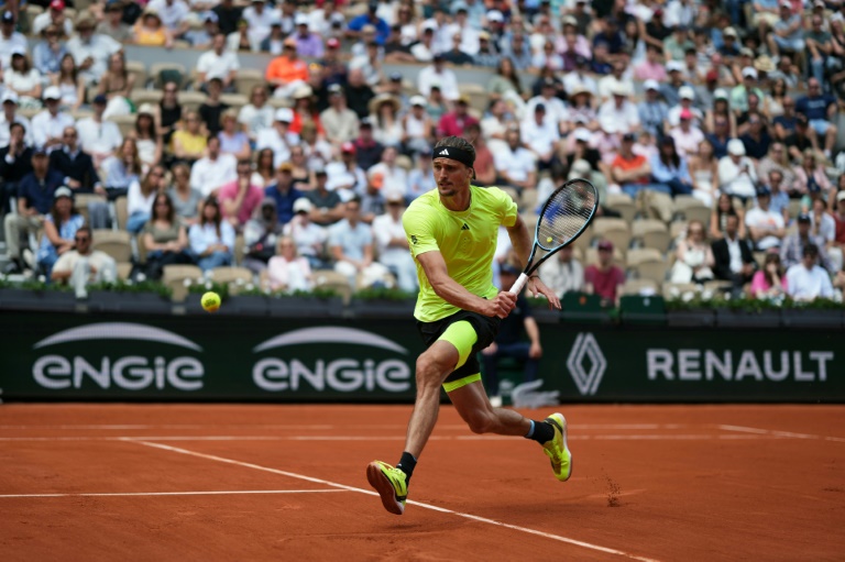 L'Allemand Alexander Zverev, N.3 mondial, en huitièmes de finale de Roland-Garros contre le Néerlandais Tallon Griekspoor le 2 juin 2025 à Paris