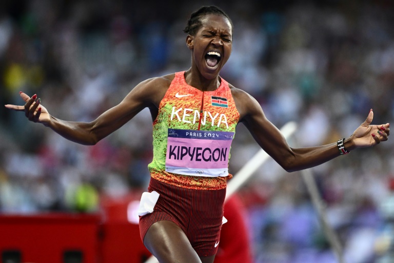 La Kényane Faith Kipyegon, lors de sa victoire en finale du 1.500 m aux Jeux olympiques de Paris-2024 au Stade de France, à Saint-Denis le 10 août 2024.