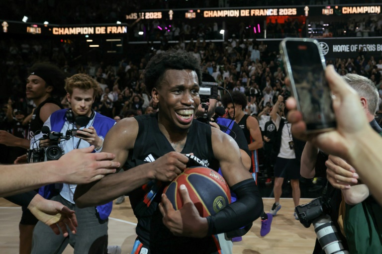 Le meneur de jeu du Paris Basketball T.J. Shorts désigné MVP de la finale contre Monaco, le 24 juin 2025