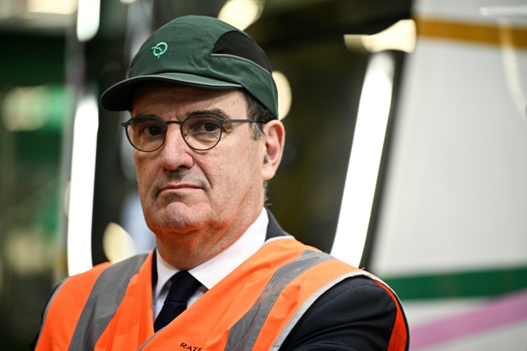 L'ancien Premier ministre Jean Castex, PDG de la RATP, au centre de maintenance de Bobigny, le 14 février 2025