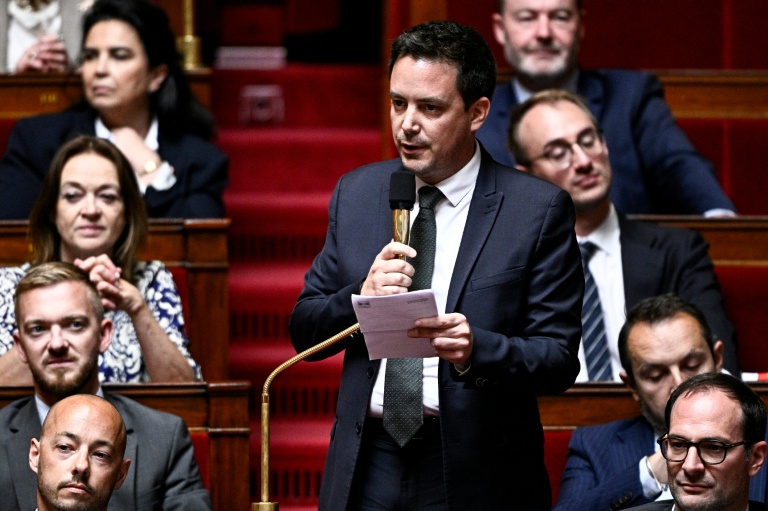 Le député du Rassemblement national Yoann Gillet s'exprime lors d'une séance de questions au gouvernement, le 20 mai 2025 à Paris