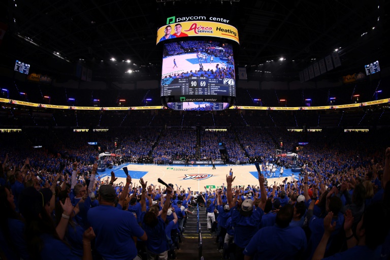 Les bruyants supporters du Thunder donnent de la voix, durant son match de play-offs face à Minnesota au Paycom Center, le 22 mai 2025 à Oklahoma City