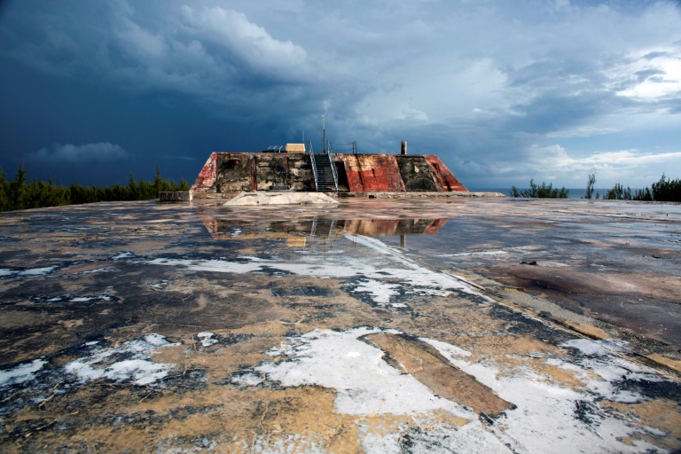 Vestiges du site nucléaire de Mururoa, en Polynésie française, 18 ans après le dernier tir, le 13 février 2014