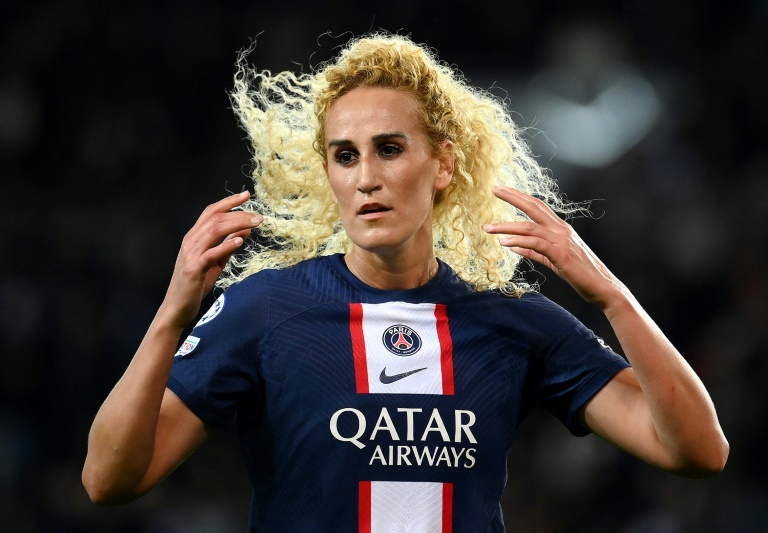 La footballeuse française Kheira Hamraoui, alors milieu de terrain au PSG, lors d'un match de Ligue des champions féminine contre Wolfsburg au Parc des Princes à Paris, le 22 mars 2023