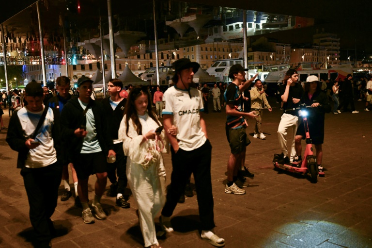 Des supporters de l'Olympique de Marseille au moment de la finale de la Ligue des champions, remportée par le Paris SG, le 31 mai 2025 à Marseille