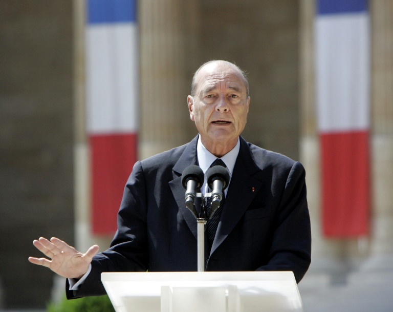 Le président Jacques Chirac prononce son discours à l'occasion du 100e anniversaire de la réhabilitation d'Alfred Dreyfus, l'officier juif français injustement condamné pour trahison, le mercredi 12 juillet 2006 à Paris