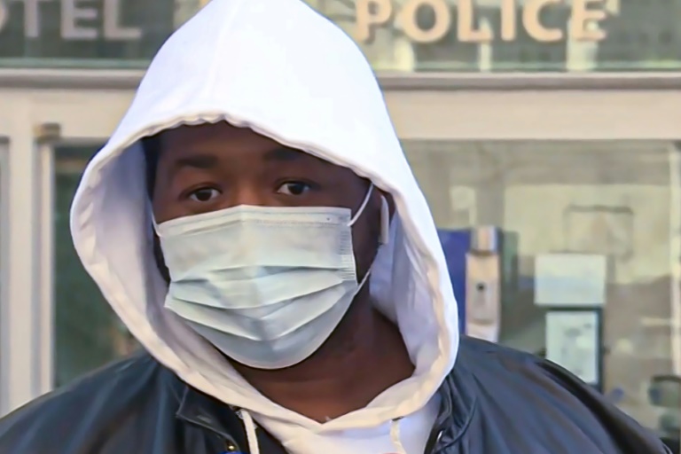Michel Zecler sur une capture vidéo à sa sortie de l'IGPN, à Paris le 26 novembre 2020