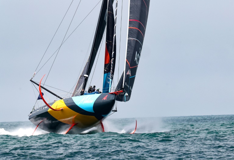 L'Imoca Malizia SeaExplorer barré par Will Harris avec Francesca Clapcich, Cole Brauer et Julien Villon avant le départ de la Course des caps, le 27 juin 2025 à Boulogne-sur-mer