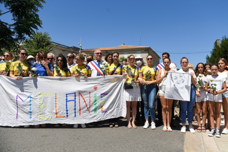 Une marche blanche à la mémoire de la défunte gendarme Mélanie Lemee, mortellement heurtée par une voiture, le 11 juillet 2020 à Aiguillon, dans le Lot-et-Garonne