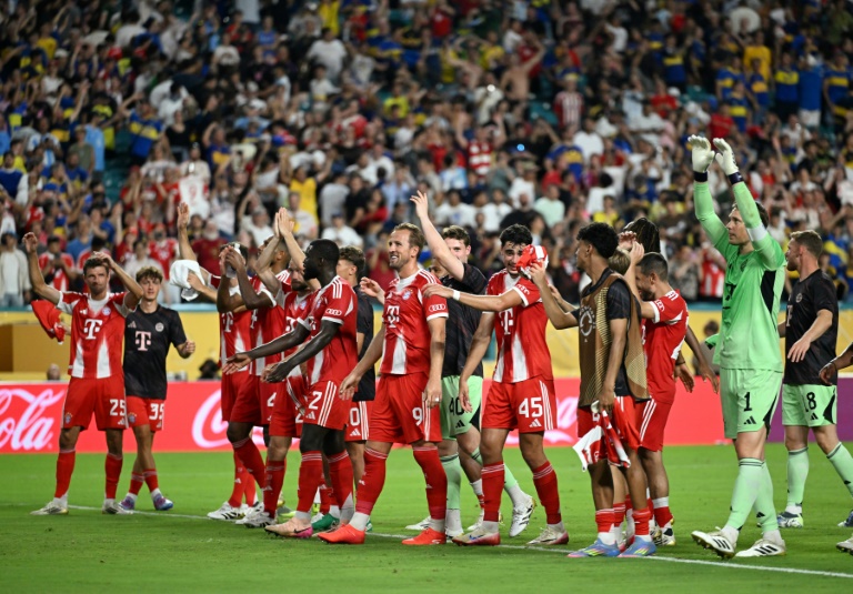Les joueurs du Bayern Munich fêtent leur qualification pour les 8es de finale de la coupe du monde des clubs, après leur victoire contre Boca Juniors le 20 juin au Hard Rock Stadium de Miami.