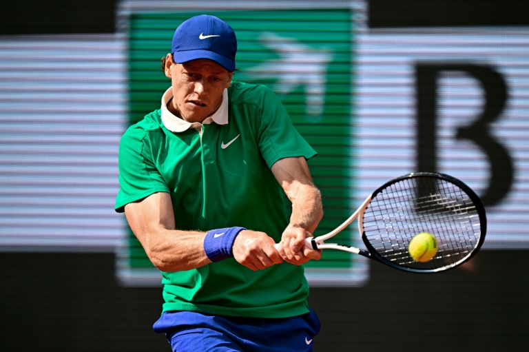 Jannik Sinner le 4 juin 2025 face au Kazakh Alexander Bublik en quart de finale de Roland-Garros à Paris