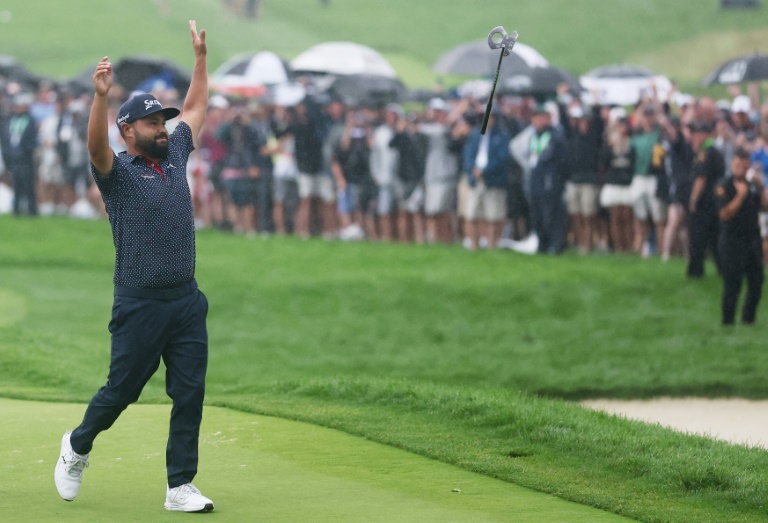 J.J. Spaun après le putt qui lui a permis de remporter l'US Open 2025, le 15 juin 2025 sur le parcours d'Oakmont (Pennsylvanie)