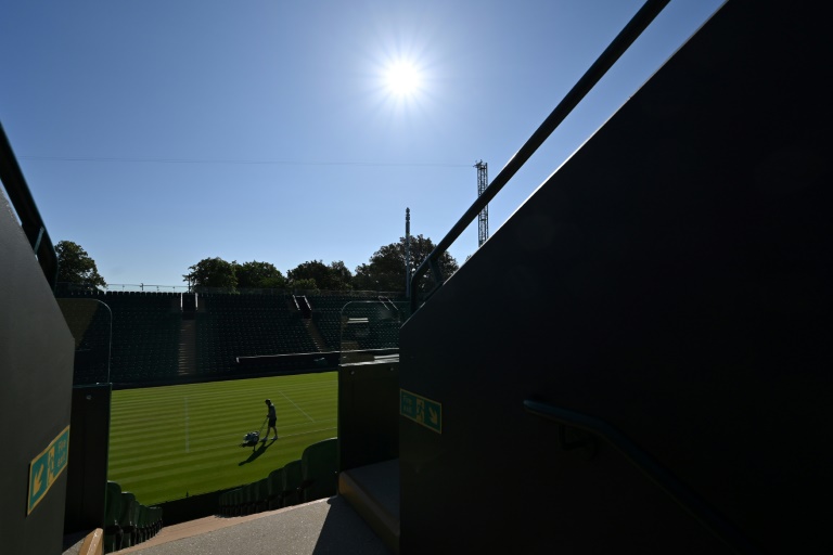 Les courts de Wimbledon sous un soleil de plomb le 30 juin 2025 à Londres