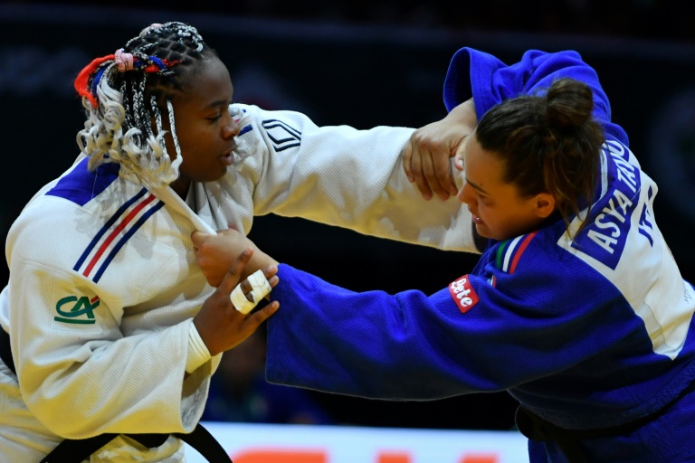 La Française Romane Dicko lors de son combat contre l'Italienne Asya Tavano en +78 kg pendant les Championnats du monde de judo à Budapest le 19 juin 2025