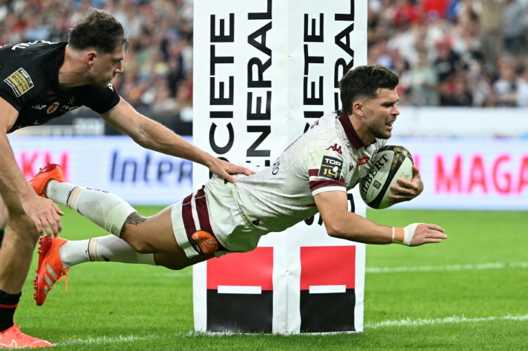 Mathieu Jalibert marque pour l'UBB à Saint-Denis le 29 juin 2025
