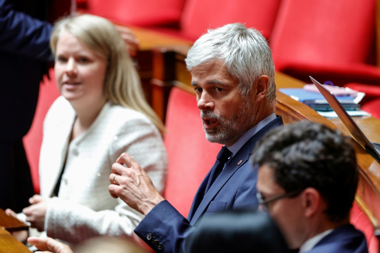 Le chef des députés LR Laurent Wauquiez (c) à l'Assemblée nationale, le 10 juin 2025 à Paris