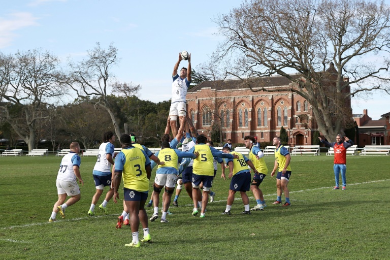 Les joueurs du XV de France s'entraînent à Auckland le 2 juillet 2025, à trois jours du test-match contre les All Blacks