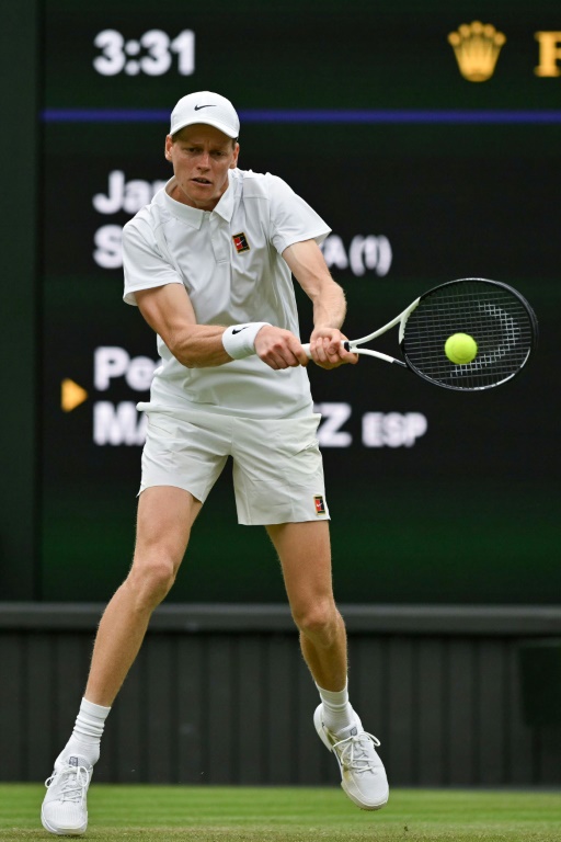 L'Italien Jannik Sinner face à l'Espagnol Pedro Martinez au troisième tour de Wimbledon, le 5 juillet 2025