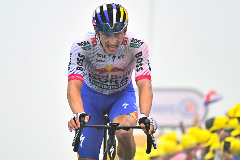 L'Allemand Florian Lipowitz à l'arrivée de la 14e étape du Tour de France, à Luchon-Superbagnères, le 19 juillet 2025