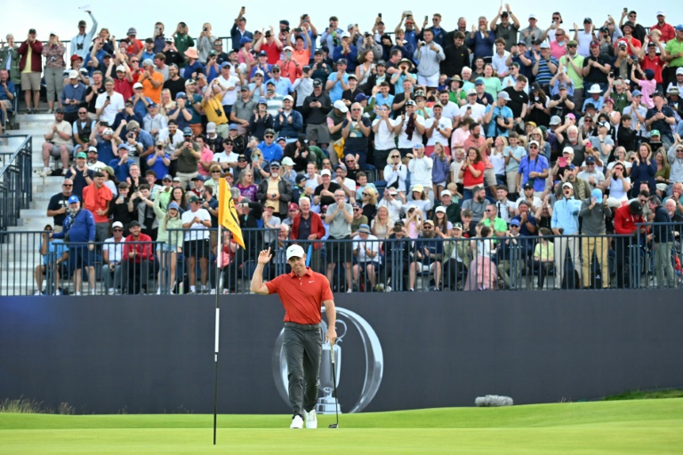 Le Nord-Irlandais Rory McIlroy lors du troisième tour du British Open au Royal Portrush golf club (Irlande du Nord) le 19 juillet 2025