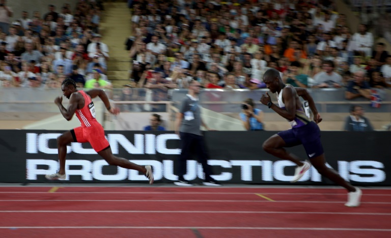 Letsile Tebogo distancé par Noah Lyles sur le demi-tour de piste à Monaco, le 11 juillet 2025